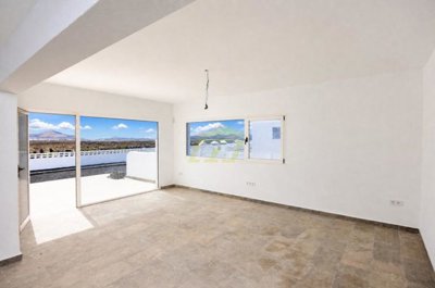 Bungalow with Views in Famara