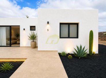Bungalow with Views in Famara