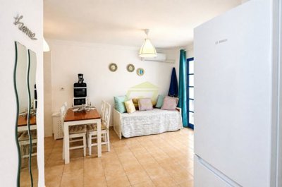 Cosy 1-Bedroom Apartment with Terrace, Communal Pool & Sea Views