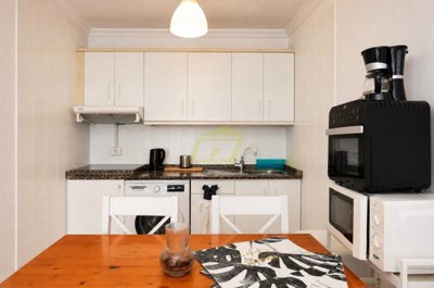 Cosy 1-Bedroom Apartment with Terrace, Communal Pool & Sea Views