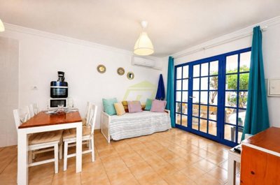 Cosy 1-Bedroom Apartment with Terrace, Communal Pool & Sea Views