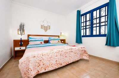 Cosy 1-Bedroom Apartment with Terrace, Communal Pool & Sea Views