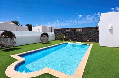 Six Bedroom Villa Complex with Private and Communal Pools in Playa Blanca