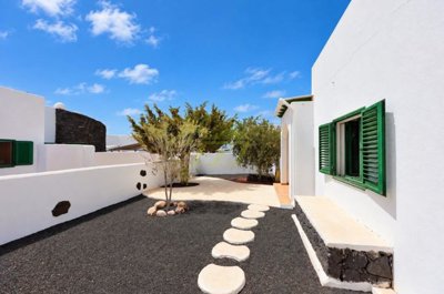 Generous Plot with Sea Views and Communal Pool