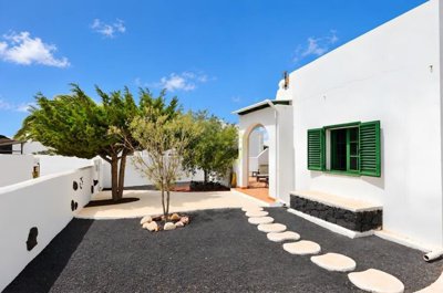Generous Plot with Sea Views and Communal Pool