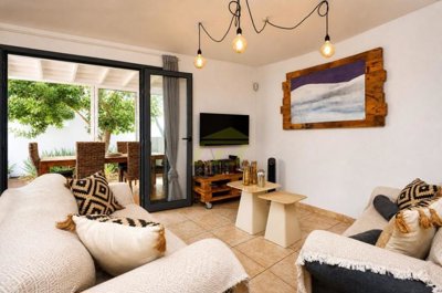 Stylish Villa with Roof Terrace Close to Marina Rubicón