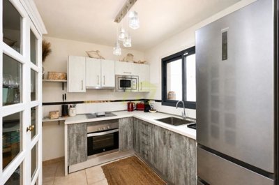 Stylish Villa with Roof Terrace Close to Marina Rubicón