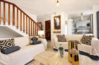 Stylish Villa with Roof Terrace Close to Marina Rubicón