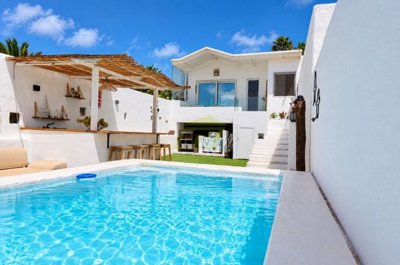 Renovated Detached Home with Private Pool and Spacious Gardens in Oasis de Nazaret
