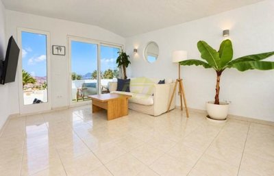 Renovated Detached Home with Private Pool and Spacious Gardens in Oasis de Nazaret