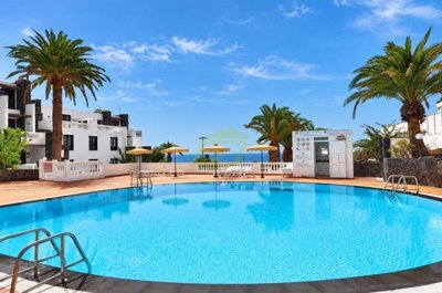 Spacious 2 bedroom apartment in fantastic complex in frontline Puerto del Carmen