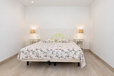 Spacious 2 bedroom apartment in fantastic complex in frontline Puerto del Carmen