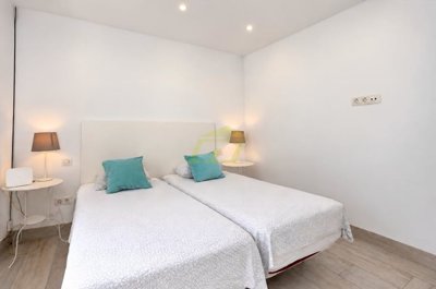 Spacious 2 bedroom apartment in fantastic complex in frontline Puerto del Carmen