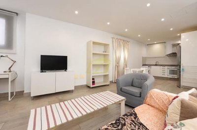 Spacious 2 bedroom apartment in fantastic complex in frontline Puerto del Carmen