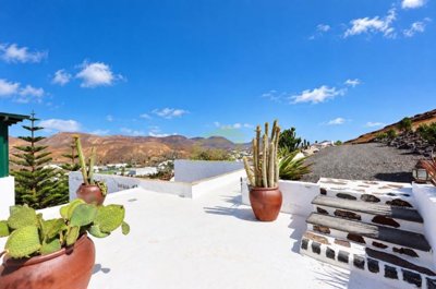 An Exceptional Rural Retreat with Panoramic Views