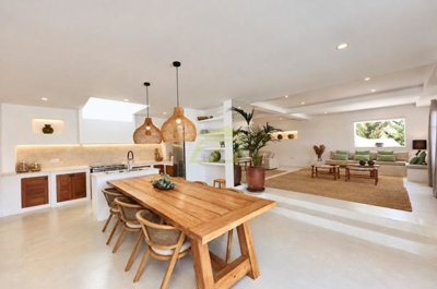 An Exceptional Rural Retreat with Panoramic Views