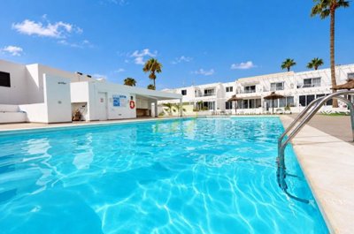 Renovated 3 Bedroom Ground-Floor Apartment in Gated Complex