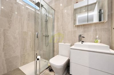 Renovated 3 Bedroom Ground-Floor Apartment in Gated Complex