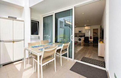 Renovated 3 Bedroom Ground-Floor Apartment in Gated Complex