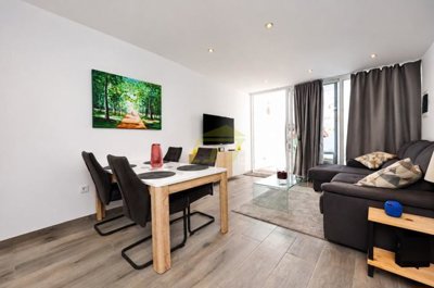 Renovated 3 Bedroom Ground-Floor Apartment in Gated Complex