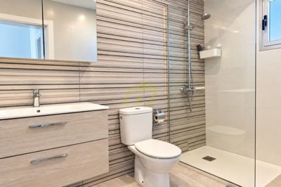 Turnkey Top Floor Apartment with Pool and South-Facing Balcony