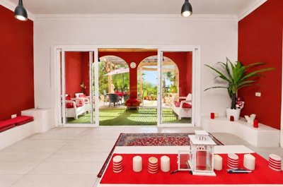 Outstanding property with spectacular seaviews