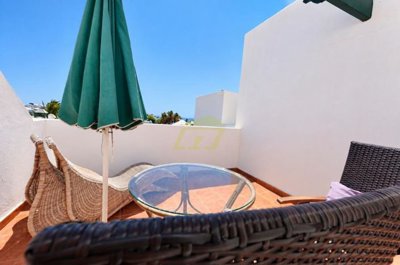 Spacious First Floor Apartment with Communal Pool