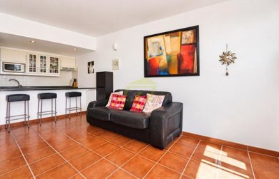 Spacious First Floor Apartment with Communal Pool