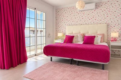 Detached Poperty on Impressive Corner Plot