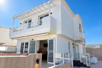 Detached Poperty on Impressive Corner Plot