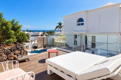Detached Poperty on Impressive Corner Plot