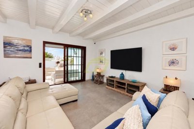 Stylish Villa with Private Pool and Beautiful Sea Views