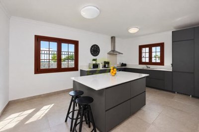 Stylish Villa with Private Pool and Beautiful Sea Views
