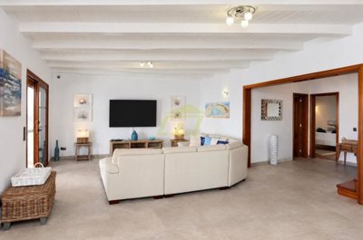 Stylish Villa with Private Pool and Beautiful Sea Views