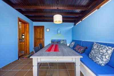 Immaculate fully detached 2 bedroom villa with heated pool in Playa Blanca