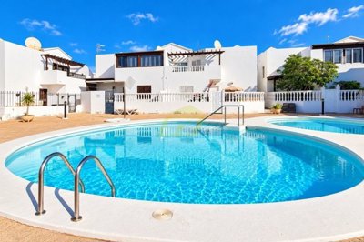 Beautiful South facing property in great location with pool