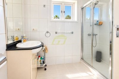 Beautiful South facing property in great location with pool