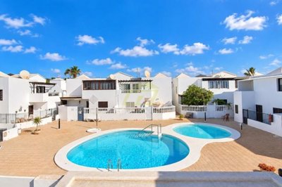 Beautiful South facing property in great location with pool