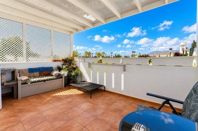 Charming top-floor 1 bedroom apartment with large balcony in Puerto del Carmen.