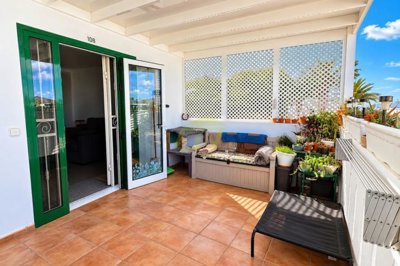 Charming top-floor 1 bedroom apartment with large balcony in Puerto del Carmen.