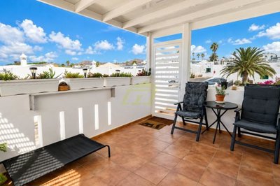 Charming top-floor 1 bedroom apartment with large balcony in Puerto del Carmen.
