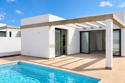 Single Level Villa with Private Pool Close to the Promenade