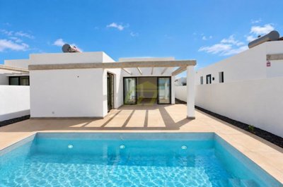 Single Level Villa with Private Pool Close to the Promenade