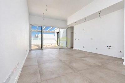 Single Level Villa with Private Pool Close to the Promenade
