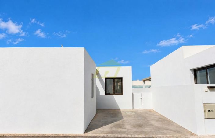 Image No.20-3 Bed Villa for sale