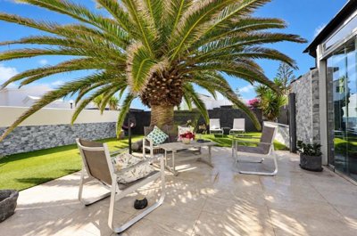 Single Level Villa with Mature Garden and Excellent Outdoor Living