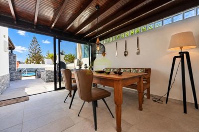 Single Level Villa with Mature Garden and Excellent Outdoor Living