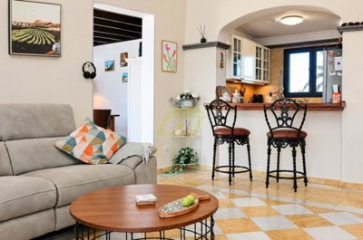 Single Level Villa with Mature Garden and Excellent Outdoor Living