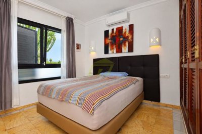 Single Level Villa with Mature Garden and Excellent Outdoor Living