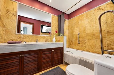 Single Level Villa with Mature Garden and Excellent Outdoor Living